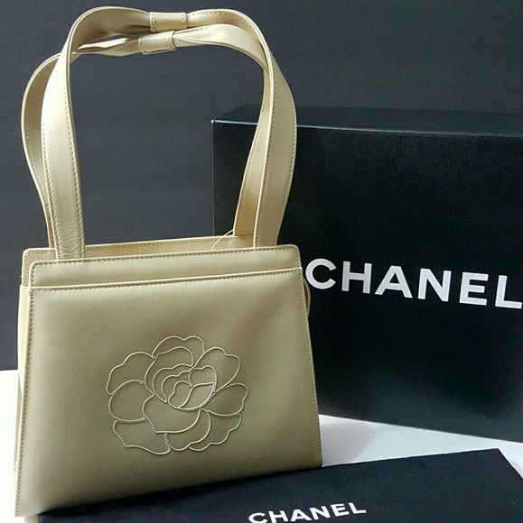 CHANEL Handbags - ⤵⤵Final Sale Auth Chanel Camellia Baguette